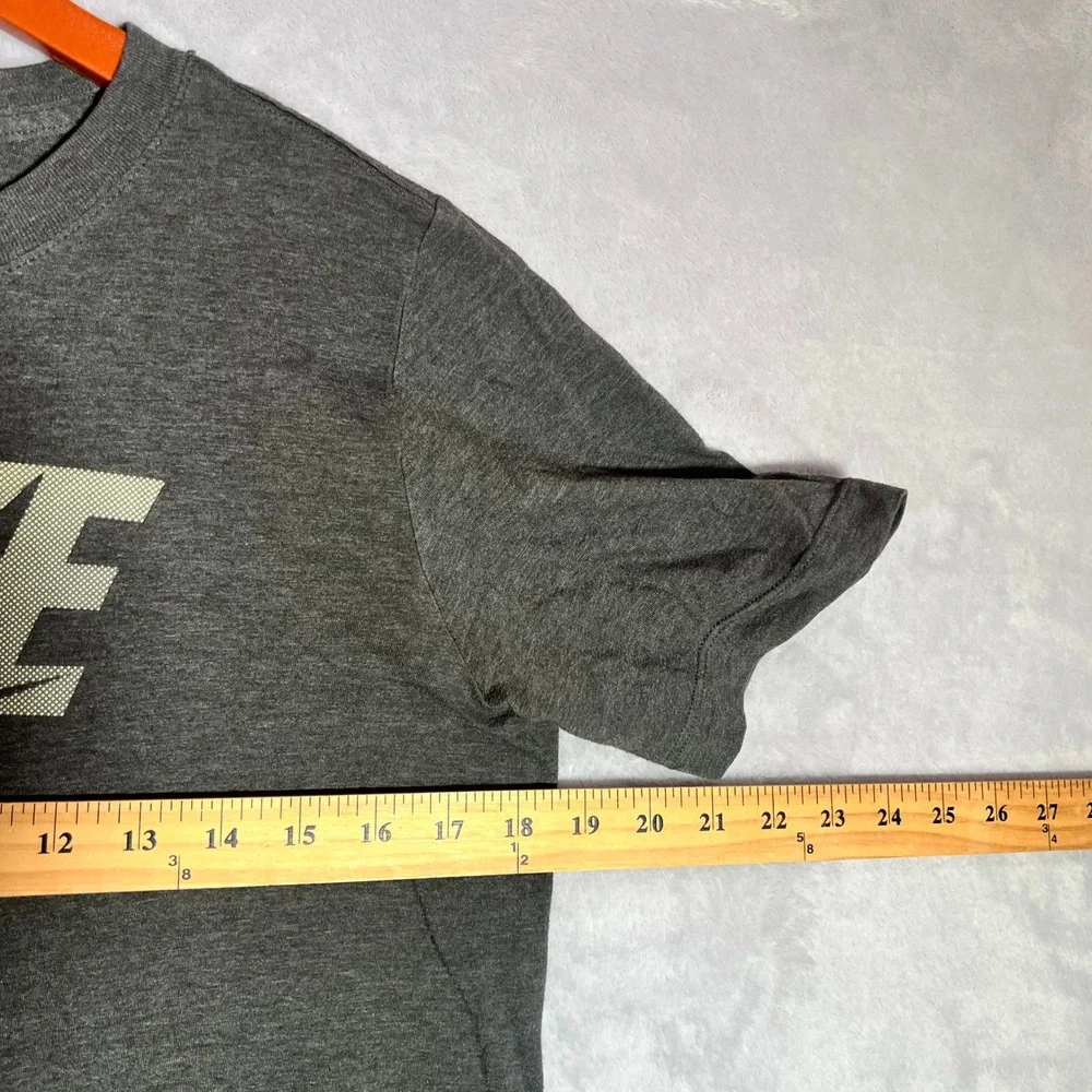 Nike Kids XL Charcoal Heather Grey Short Sleeve Graphic‎ T-Shirt Yellow Logo